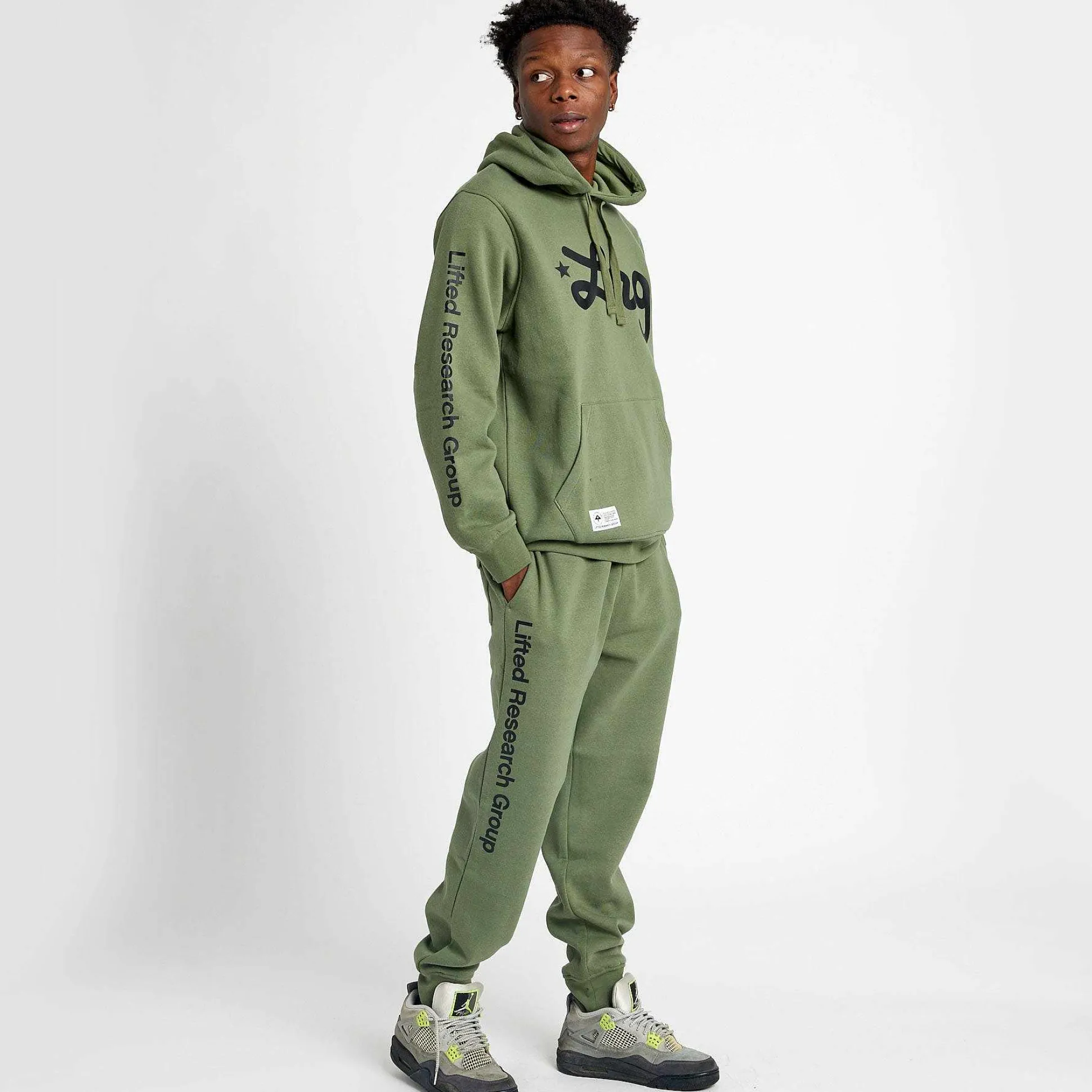 Shop Pantalones Deportivos Tipo Jogger Con Texto Levantado Hombres Sudaderas Con Capucha Y Sudaderas
